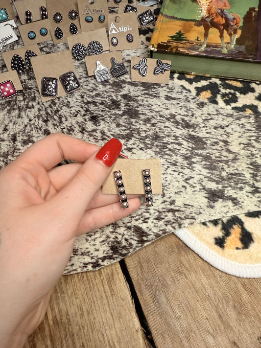 Half Dot Bar Studs